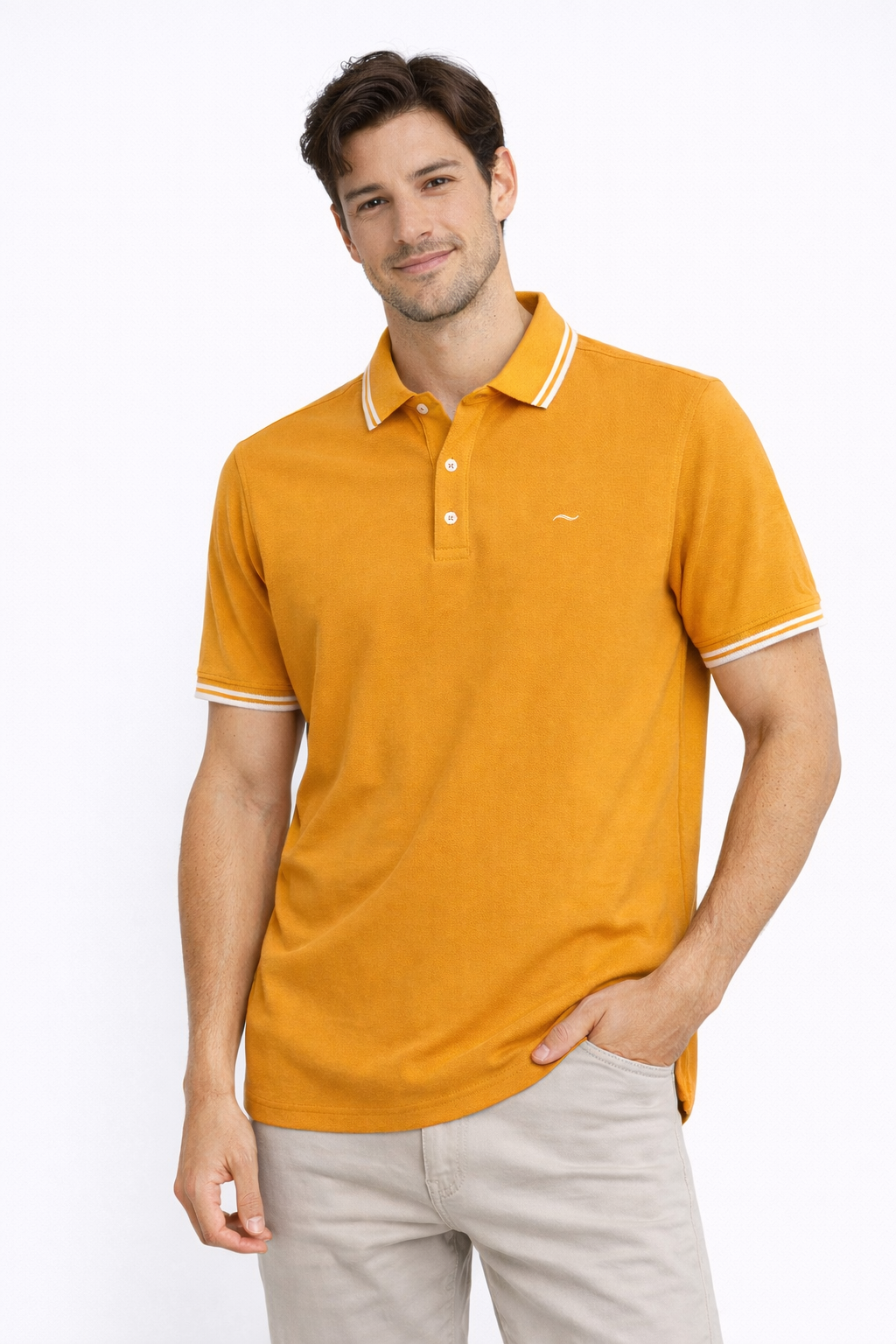 CAMISETA TIPO POLO MOSTAZA
