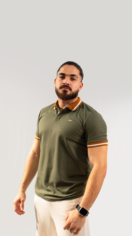 CAMISETA TIPO POLO VERDE MILITAR.
