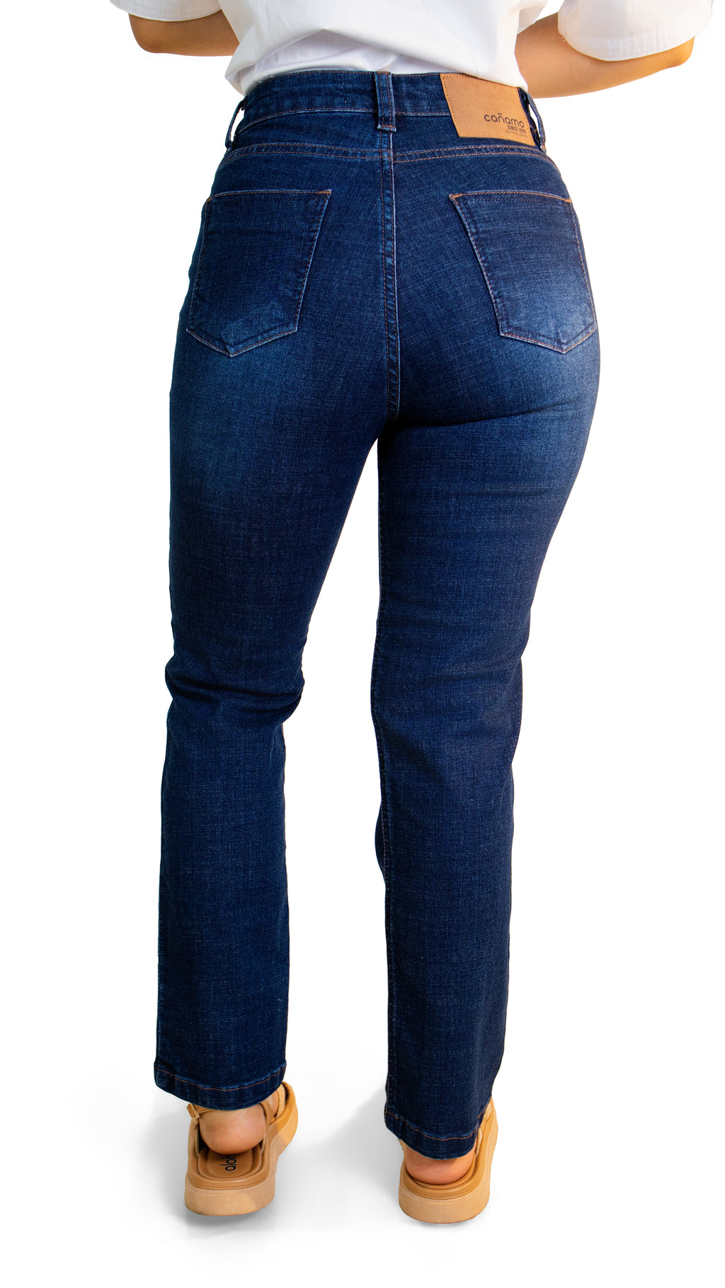 Jean de dama con detalles desgastados