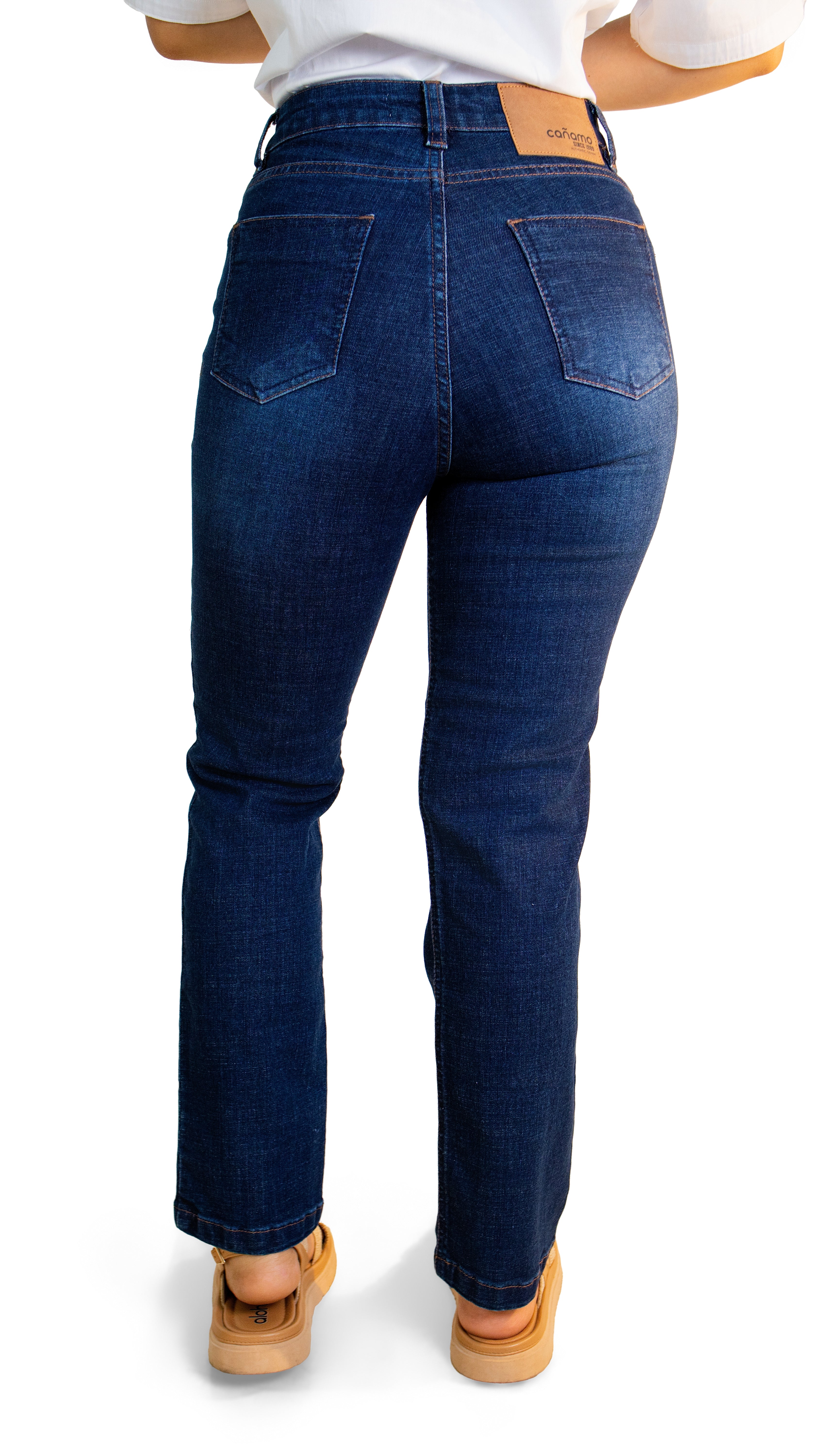 Jean de dama con detalles desgastados